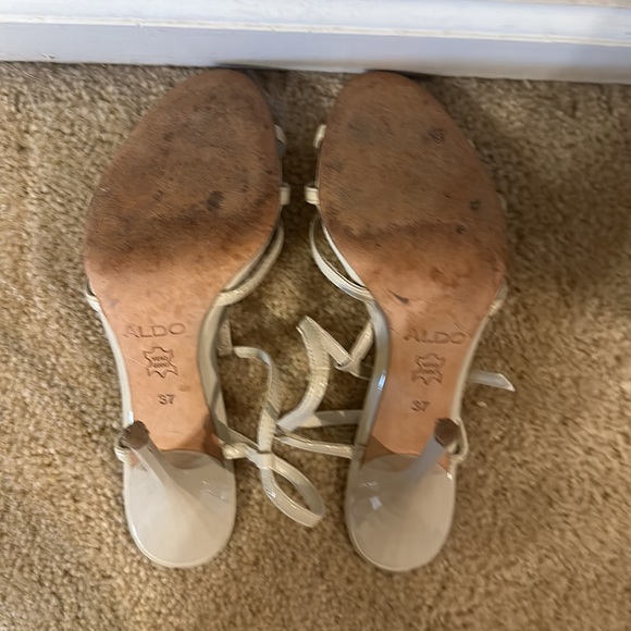 Strappy Aldo sandals! Perfect for spring! 💐🌻🌷 - Picture 4 of 8